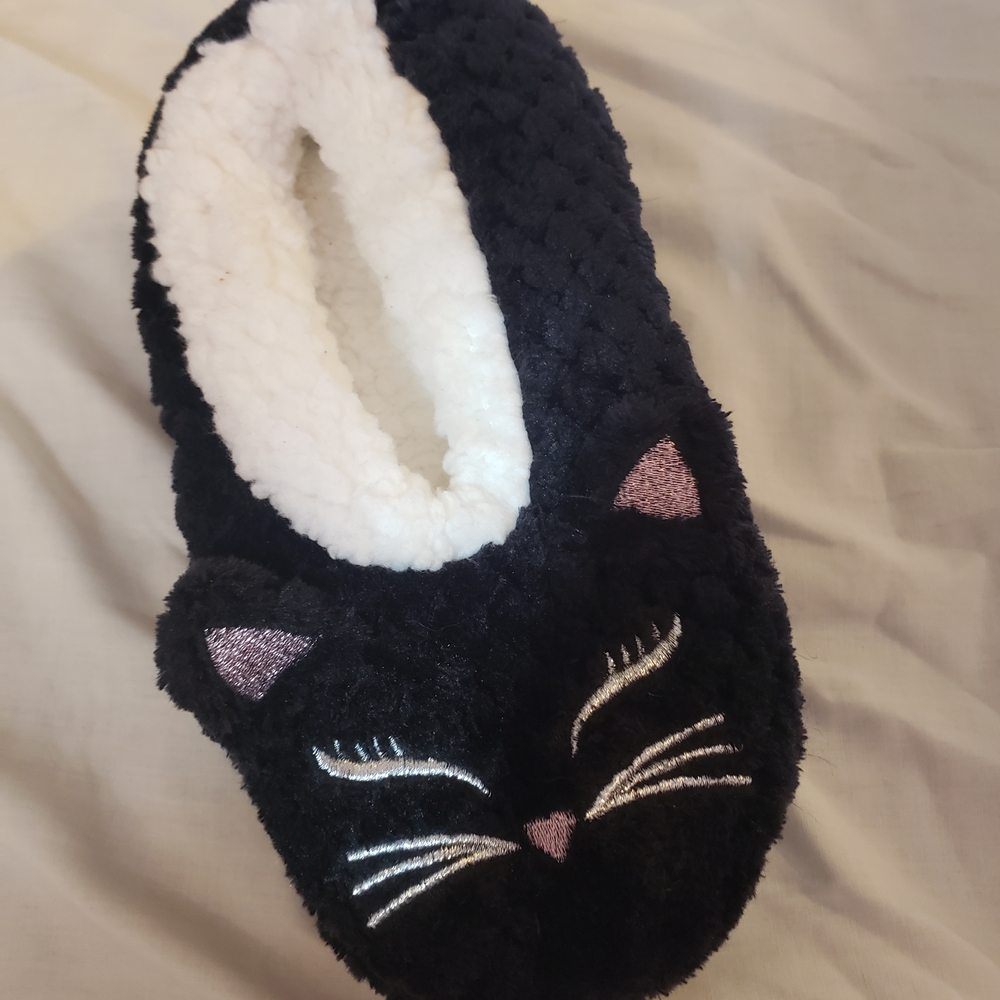 Women's Black Plush Cat Slip-On Slippers with White Sherpa Lining